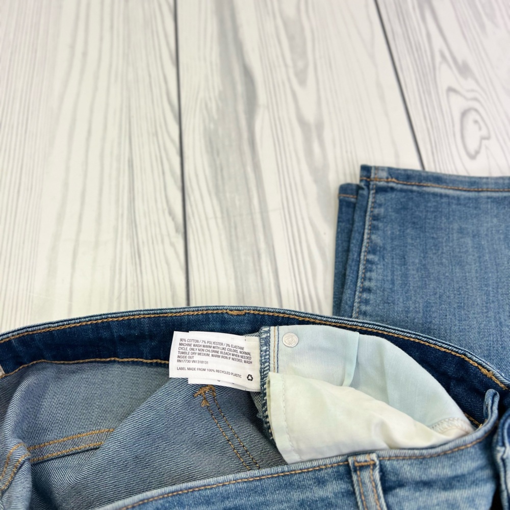 Universal Thread Blue Jeans - Picture 3 of 5